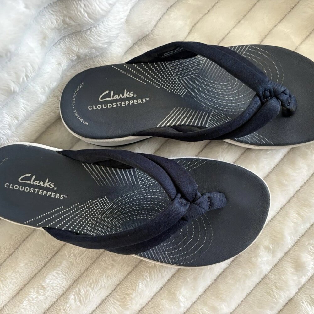 Clarks Cloudsteppers Size 7 M Women's Arla Kaylie Fabric Thong Sandals Navy Blue - Picture 3 of 9